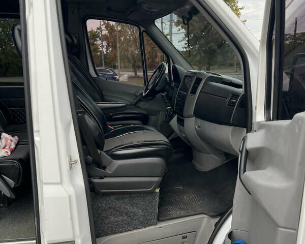 Белый Мерседес Sprinter, объемом двигателя 2.14 л и пробегом 282 тыс. км за 16000 $, фото 6 на Automoto.ua