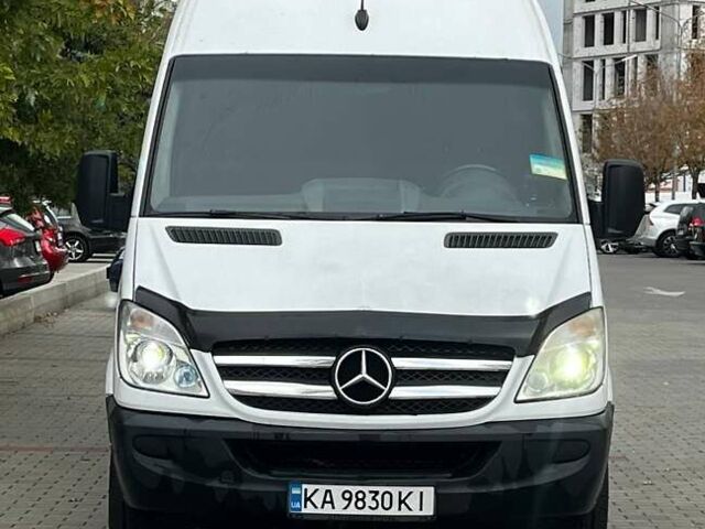 Белый Мерседес Sprinter, объемом двигателя 2.14 л и пробегом 449 тыс. км за 12000 $, фото 7 на Automoto.ua