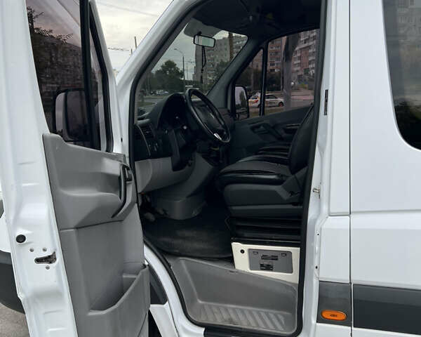 Белый Мерседес Sprinter, объемом двигателя 2.14 л и пробегом 282 тыс. км за 16000 $, фото 5 на Automoto.ua