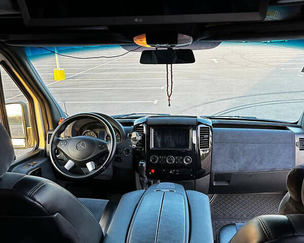 Белый Мерседес Sprinter, объемом двигателя 2.14 л и пробегом 500 тыс. км за 23200 $, фото 23 на Automoto.ua