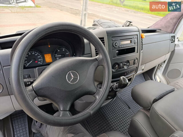 Белый Мерседес Sprinter, объемом двигателя 2.2 л и пробегом 325 тыс. км за 17387 $, фото 9 на Automoto.ua