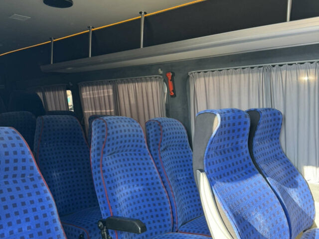 Белый Мерседес Sprinter, объемом двигателя 2.14 л и пробегом 800 тыс. км за 25500 $, фото 4 на Automoto.ua