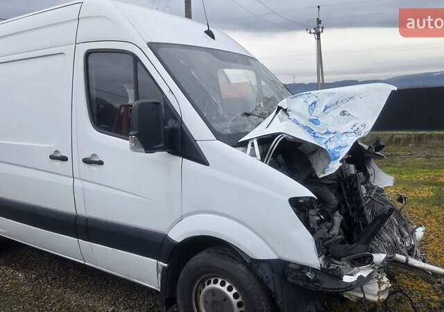 Белый Мерседес Sprinter, объемом двигателя 2.2 л и пробегом 314 тыс. км за 5500 $, фото 2 на Automoto.ua