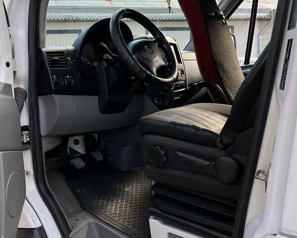 Белый Мерседес Sprinter, объемом двигателя 2.99 л и пробегом 457 тыс. км за 26800 $, фото 4 на Automoto.ua