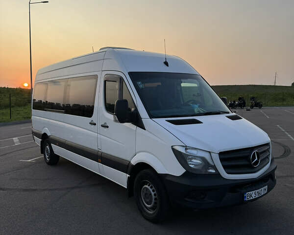 Белый Мерседес Sprinter, объемом двигателя 2.14 л и пробегом 500 тыс. км за 23200 $, фото 3 на Automoto.ua