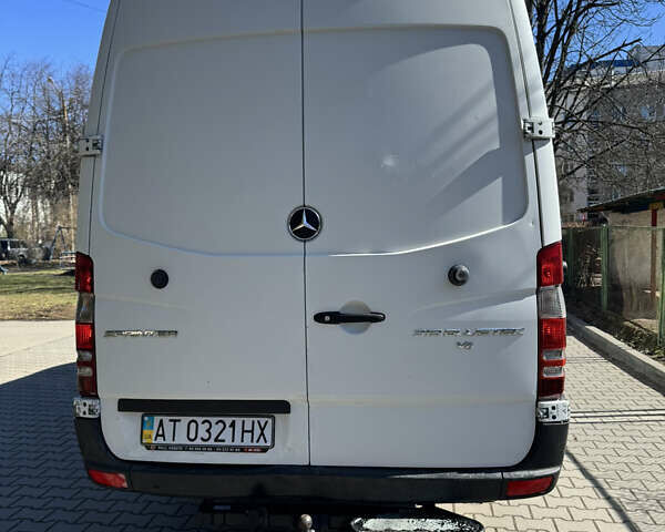 Белый Мерседес Sprinter, объемом двигателя 0 л и пробегом 270 тыс. км за 29900 $, фото 3 на Automoto.ua