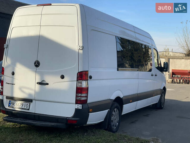 Белый Мерседес Sprinter, объемом двигателя 3.22 л и пробегом 700 тыс. км за 22500 $, фото 2 на Automoto.ua