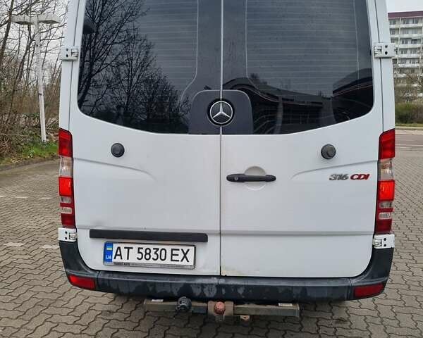 Белый Мерседес Sprinter, объемом двигателя 2.1 л и пробегом 142 тыс. км за 19200 $, фото 9 на Automoto.ua