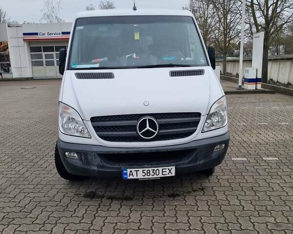 Белый Мерседес Sprinter, объемом двигателя 2.1 л и пробегом 142 тыс. км за 19200 $, фото 3 на Automoto.ua