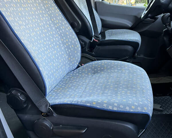 Белый Мерседес Sprinter, объемом двигателя 2.14 л и пробегом 185 тыс. км за 26500 $, фото 4 на Automoto.ua