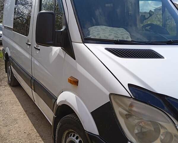 Белый Мерседес Sprinter, объемом двигателя 0 л и пробегом 663 тыс. км за 13500 $, фото 1 на Automoto.ua