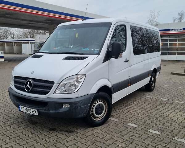 Белый Мерседес Sprinter, объемом двигателя 2.1 л и пробегом 142 тыс. км за 19200 $, фото 2 на Automoto.ua