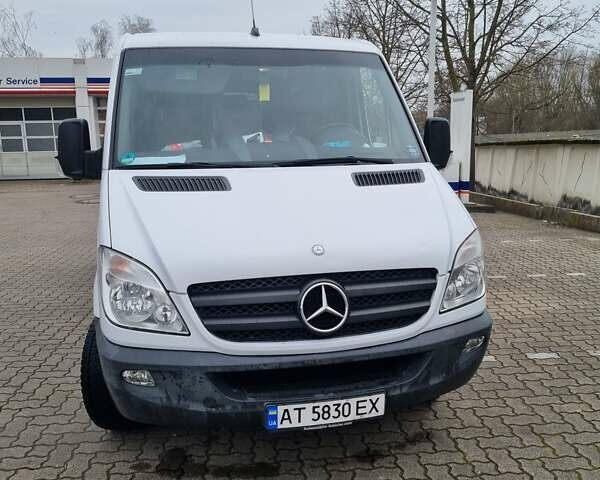 Белый Мерседес Sprinter, объемом двигателя 2.1 л и пробегом 142 тыс. км за 19200 $, фото 1 на Automoto.ua