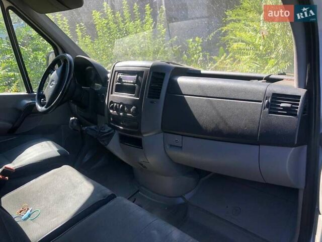Білий Мерседес Sprinter, об'ємом двигуна 2.14 л та пробігом 700 тис. км за 16000 $, фото 1 на Automoto.ua