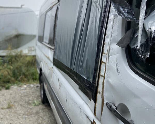 Белый Мерседес Sprinter, объемом двигателя 3 л и пробегом 300 тыс. км за 11266 $, фото 13 на Automoto.ua