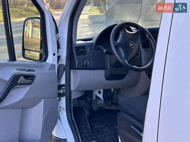 Белый Мерседес Sprinter, объемом двигателя 2.2 л и пробегом 260 тыс. км за 15800 $, фото 20 на Automoto.ua