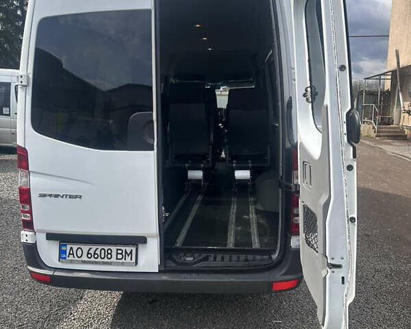Белый Мерседес Sprinter, объемом двигателя 2.2 л и пробегом 541 тыс. км за 22300 $, фото 7 на Automoto.ua