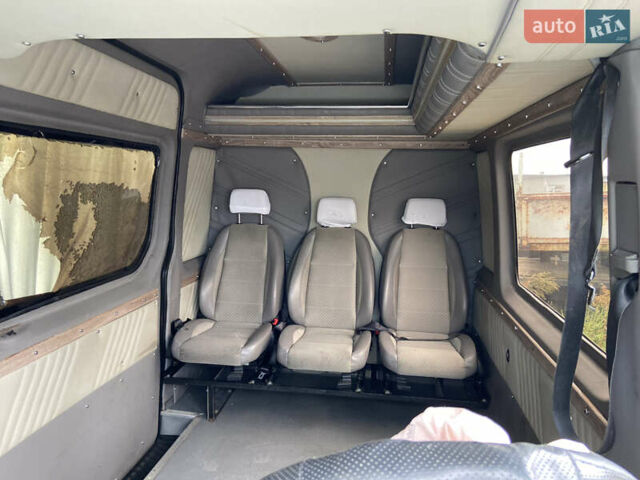 Белый Мерседес Sprinter, объемом двигателя 3 л и пробегом 300 тыс. км за 11266 $, фото 2 на Automoto.ua
