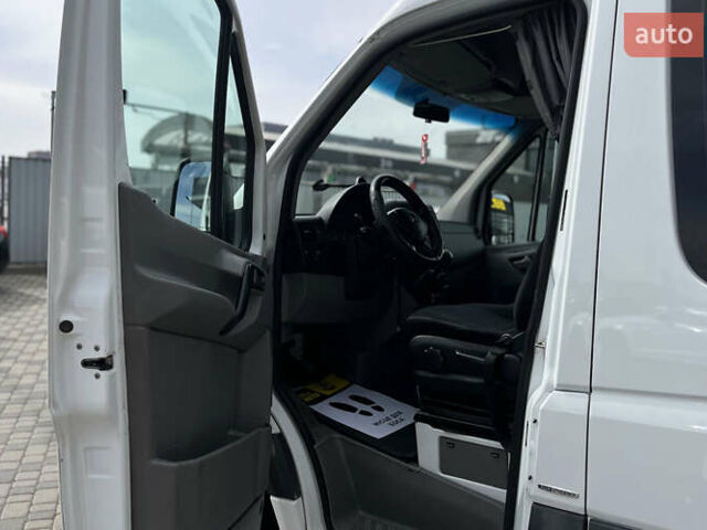 Белый Мерседес Sprinter, объемом двигателя 2.14 л и пробегом 618 тыс. км за 19400 $, фото 7 на Automoto.ua