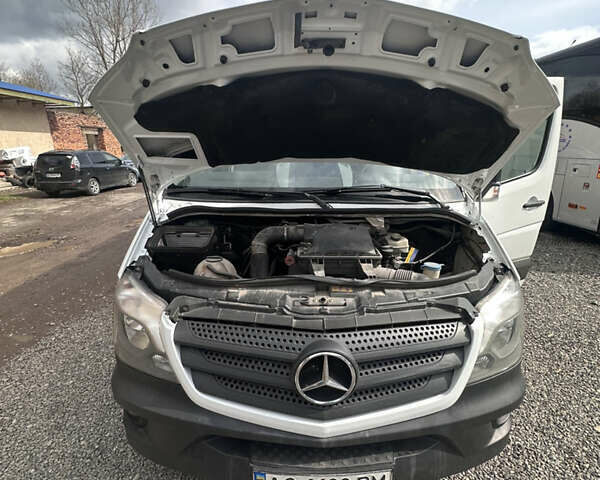 Белый Мерседес Sprinter, объемом двигателя 2.2 л и пробегом 541 тыс. км за 22300 $, фото 10 на Automoto.ua