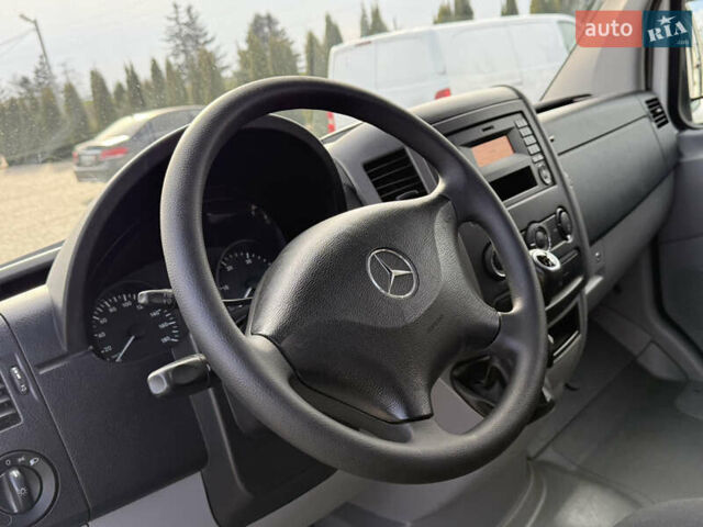 Белый Мерседес Sprinter, объемом двигателя 2.2 л и пробегом 247 тыс. км за 20800 $, фото 9 на Automoto.ua