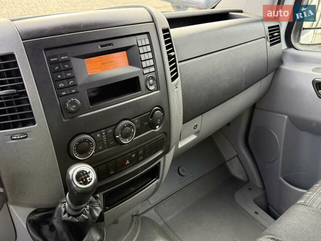 Белый Мерседес Sprinter, объемом двигателя 2.2 л и пробегом 247 тыс. км за 20800 $, фото 7 на Automoto.ua