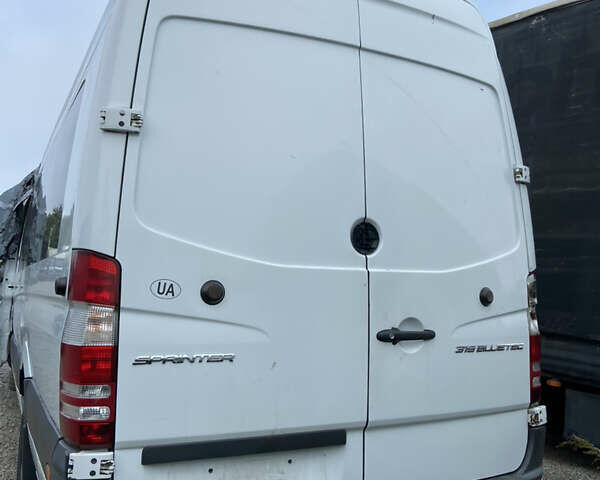 Белый Мерседес Sprinter, объемом двигателя 3 л и пробегом 300 тыс. км за 11266 $, фото 10 на Automoto.ua