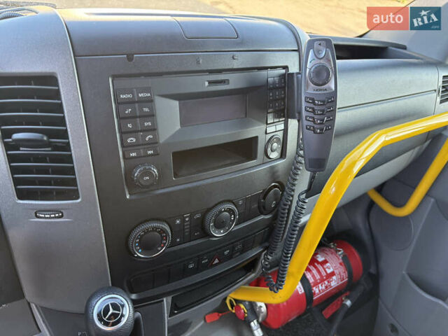 Белый Мерседес Sprinter, объемом двигателя 2.2 л и пробегом 342 тыс. км за 16900 $, фото 12 на Automoto.ua
