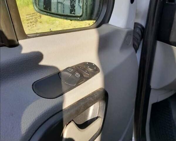 Белый Мерседес Sprinter, объемом двигателя 2.2 л и пробегом 653 тыс. км за 18400 $, фото 9 на Automoto.ua