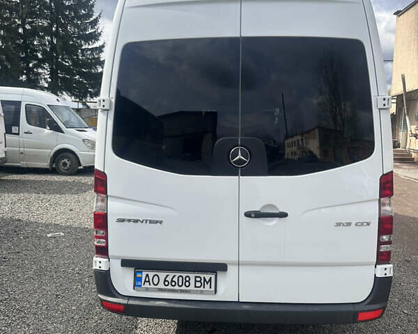 Белый Мерседес Sprinter, объемом двигателя 2.2 л и пробегом 541 тыс. км за 22300 $, фото 6 на Automoto.ua