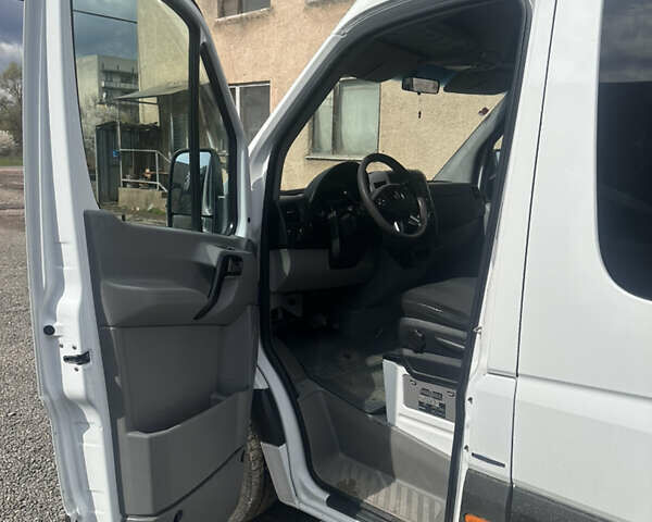 Белый Мерседес Sprinter, объемом двигателя 2.2 л и пробегом 541 тыс. км за 22300 $, фото 9 на Automoto.ua