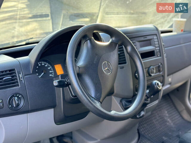 Белый Мерседес Sprinter, объемом двигателя 2.2 л и пробегом 260 тыс. км за 15800 $, фото 21 на Automoto.ua
