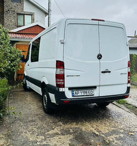 Белый Мерседес Sprinter, объемом двигателя 2.1 л и пробегом 320 тыс. км за 13500 $, фото 3 на Automoto.ua