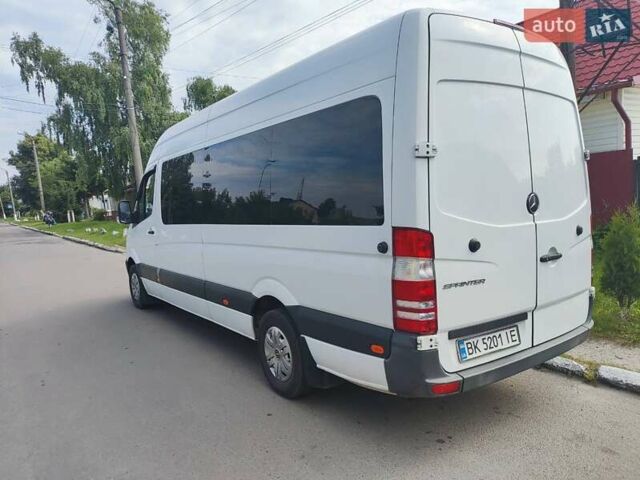 Белый Мерседес Sprinter, объемом двигателя 3.22 л и пробегом 450 тыс. км за 22000 $, фото 3 на Automoto.ua