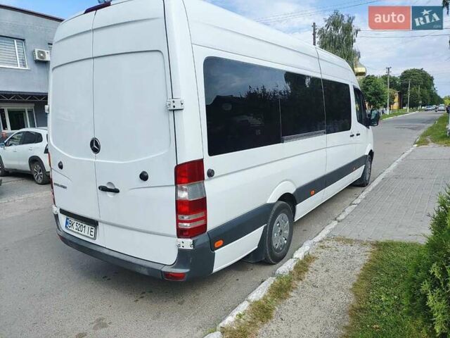 Белый Мерседес Sprinter, объемом двигателя 3.22 л и пробегом 450 тыс. км за 22000 $, фото 1 на Automoto.ua