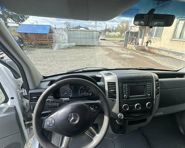 Белый Мерседес Sprinter, объемом двигателя 2.2 л и пробегом 541 тыс. км за 22300 $, фото 13 на Automoto.ua