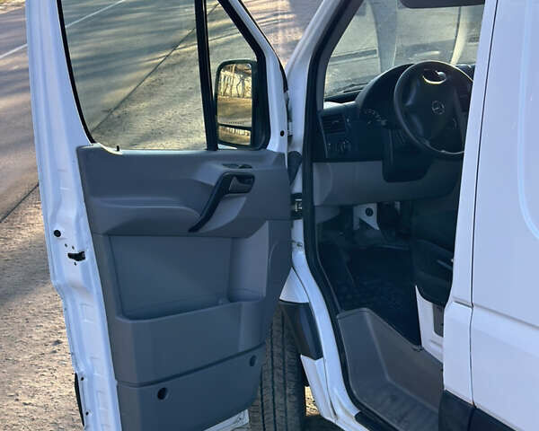 Белый Мерседес Sprinter, объемом двигателя 2.2 л и пробегом 260 тыс. км за 15800 $, фото 17 на Automoto.ua
