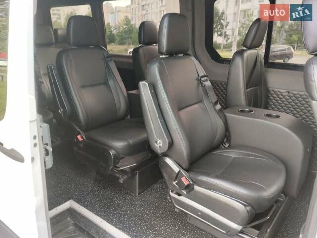 Белый Мерседес Sprinter, объемом двигателя 2.99 л и пробегом 415 тыс. км за 20000 $, фото 2 на Automoto.ua