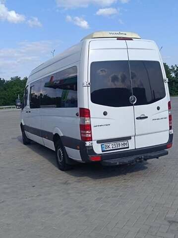 Белый Мерседес Sprinter, объемом двигателя 2.99 л и пробегом 415 тыс. км за 20000 $, фото 1 на Automoto.ua