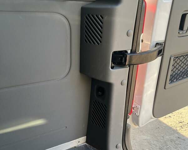 Білий Мерседес Sprinter, об'ємом двигуна 2.14 л та пробігом 450 тис. км за 23261 $, фото 8 на Automoto.ua