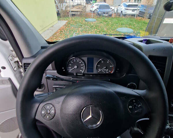 Белый Мерседес Sprinter, объемом двигателя 0 л и пробегом 870 тыс. км за 19000 $, фото 12 на Automoto.ua