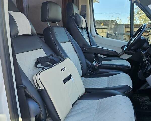 Белый Мерседес Sprinter, объемом двигателя 2.3 л и пробегом 580 тыс. км за 23000 $, фото 9 на Automoto.ua
