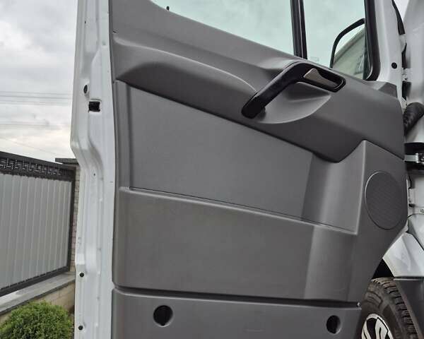 Белый Мерседес Sprinter, объемом двигателя 2.1 л и пробегом 395 тыс. км за 18300 $, фото 23 на Automoto.ua