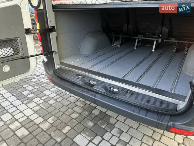 Белый Мерседес Sprinter, объемом двигателя 2.2 л и пробегом 385 тыс. км за 18500 $, фото 18 на Automoto.ua