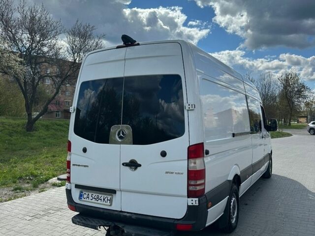 Белый Мерседес Sprinter, объемом двигателя 2.2 л и пробегом 480 тыс. км за 21500 $, фото 3 на Automoto.ua