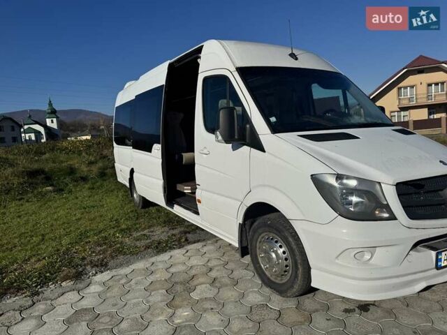Белый Мерседес Sprinter, объемом двигателя 2.99 л и пробегом 272 тыс. км за 48000 $, фото 2 на Automoto.ua