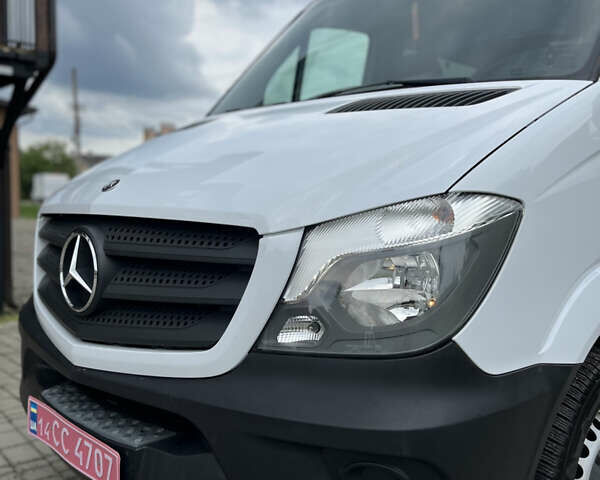 Белый Мерседес Sprinter, объемом двигателя 0 л и пробегом 280 тыс. км за 18700 $, фото 17 на Automoto.ua