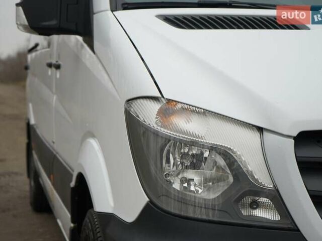 Белый Мерседес Sprinter, объемом двигателя 2.14 л и пробегом 320 тыс. км за 18595 $, фото 6 на Automoto.ua
