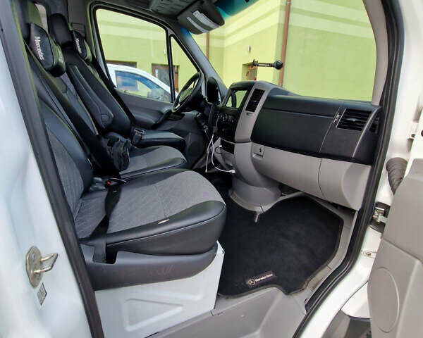 Белый Мерседес Sprinter, объемом двигателя 0 л и пробегом 870 тыс. км за 19000 $, фото 16 на Automoto.ua