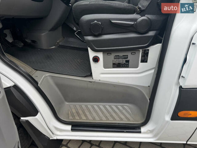 Белый Мерседес Sprinter, объемом двигателя 2.14 л и пробегом 564 тыс. км за 22999 $, фото 26 на Automoto.ua